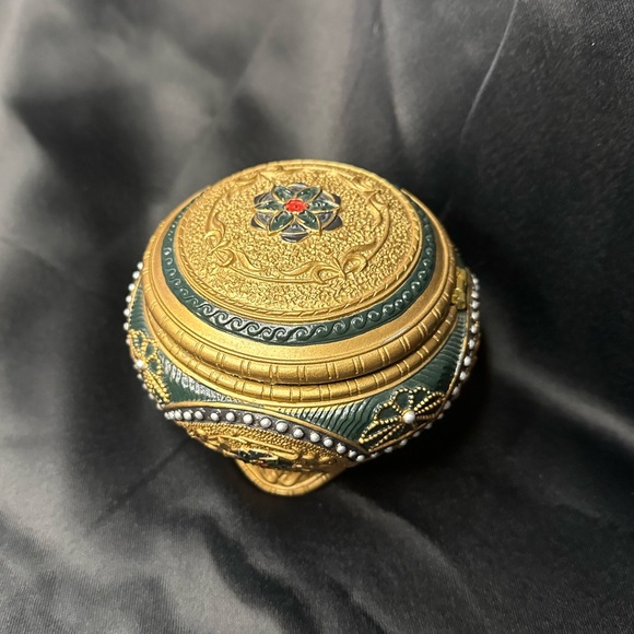 Anastasia Music Box by San Francisco Music Box Company - Picture 5 of 8